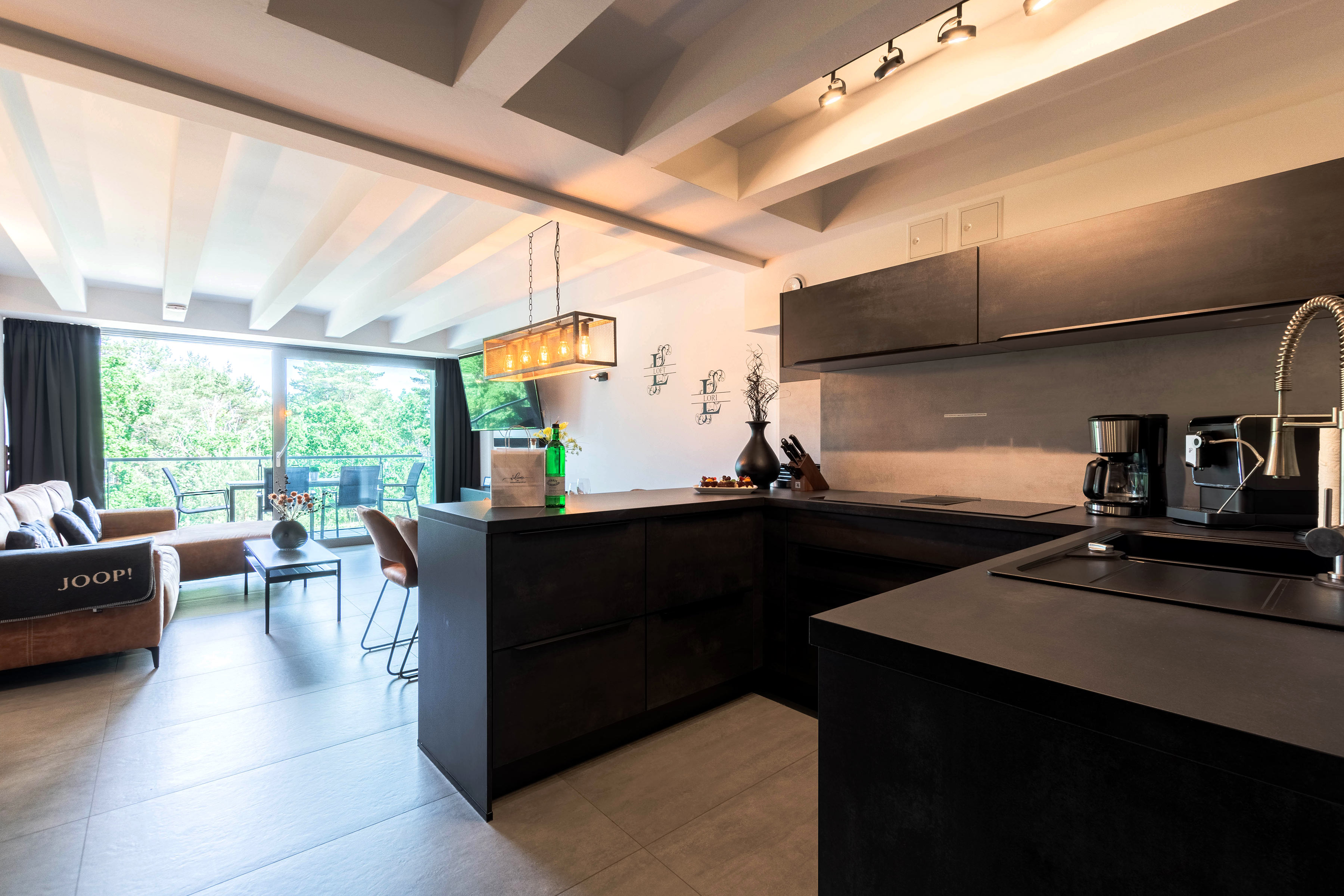 Küche mit Wohnbereich