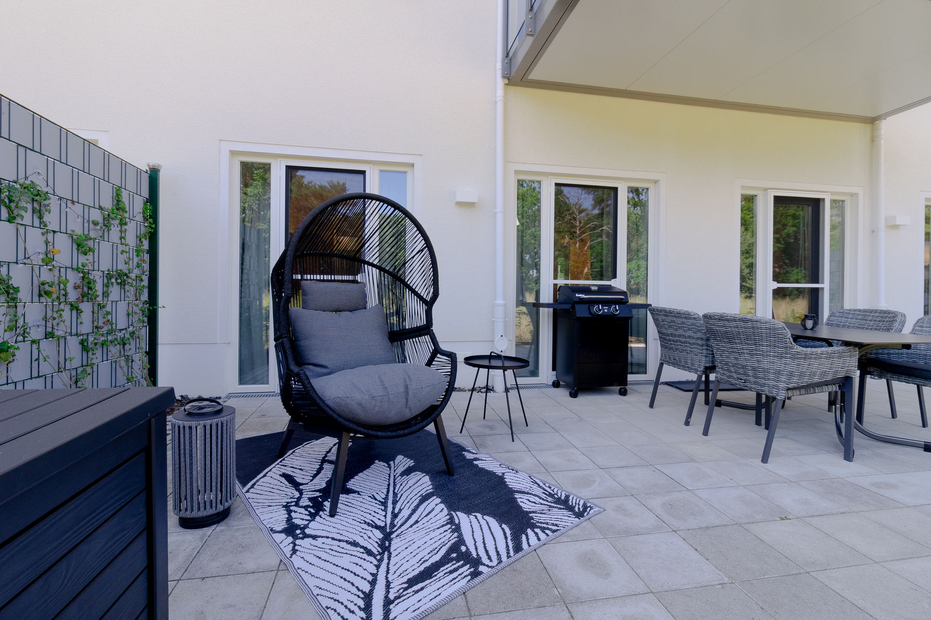 Loris Studio Terrasse 44 m² mit Loungemöbeln, Prora Rügen
