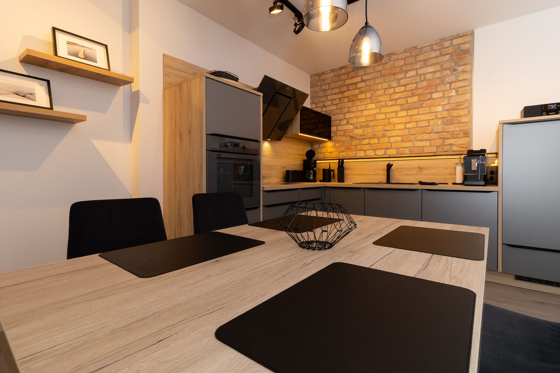 Küche mit Hängeleuchten